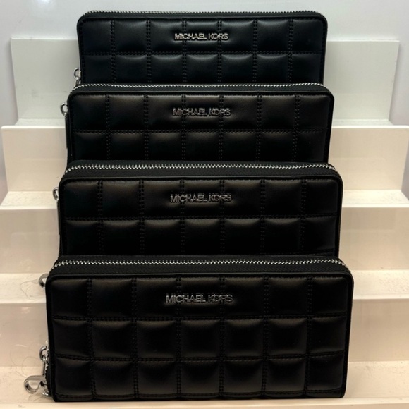 Michael Kors Large Quilted Leather Continental Wallet Black - Picture 1 of 4